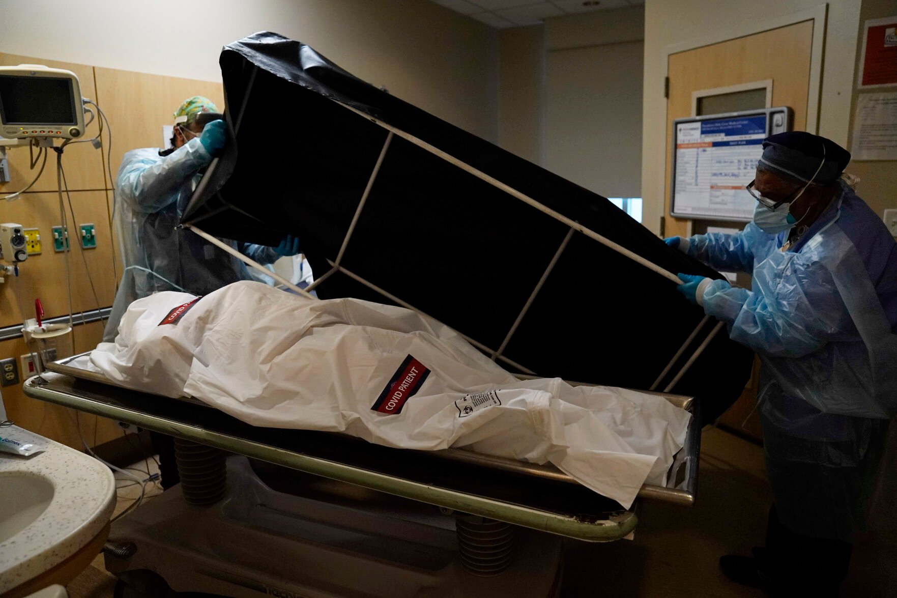 Virus Outbreak Half Million Dead Photo Gallery